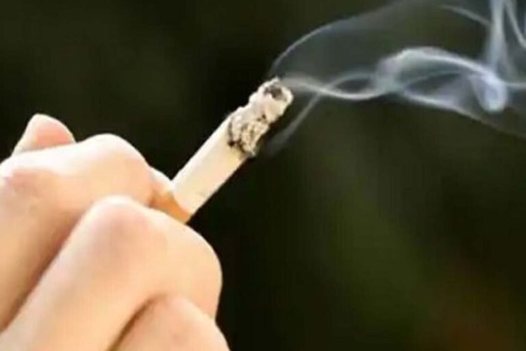 Punjab: Cigarette के धुएं का विरोध करने पर युवक को उतारा मौ’त के घाट, परिजनों ने लगाई न्याय की गुहार Cigarette के धुएं का विरोध करने पर युवक को उतारा मौ'त के घाट, परिजनों ने लगाई न्याय की गुहार