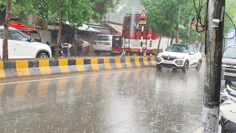 पंजाब में Alert के बीच Jalandhar में भारी बारिश, देखें तस्वीरें