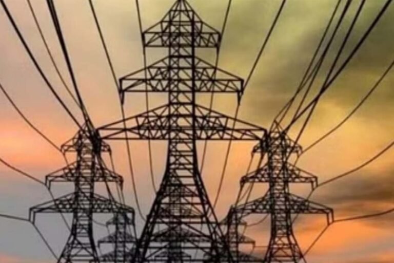 बारिश ने बढ़ाई बिजली उपभोक्ताओं की परेशानी... पढ़ें क्या है माजरा