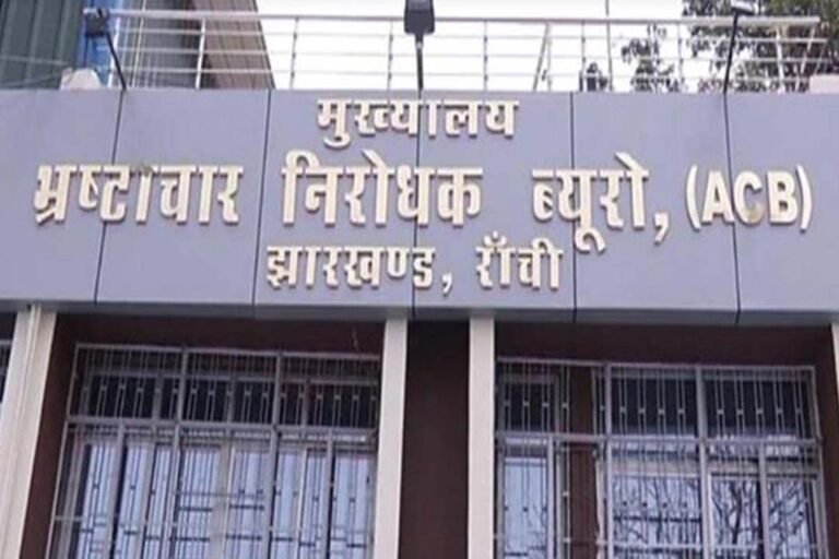 शिक्षक से 20 हजार रुपये रिश्वत ले रही थी प्रिंसिपल साहिबा, ACB ने रंगे हाथ किया गिरफ्तार