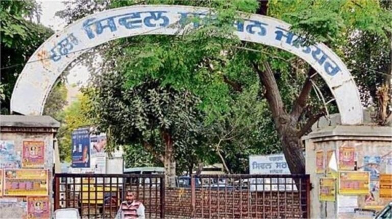 Jalandhar सिविल सर्जन कार्यालय में हुआ जमकर हंगामा, जानें पूरा मामला Jalandhar सिविल सर्जन कार्यालय में हुआ जमकर हंगामा