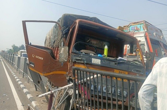 Jalandhar के Main Chowk पर बड़ा हादसा, तस्वीरों में देखें पूरा मंजर Jalandhar के Main Chowk पर बड़ा हादसा