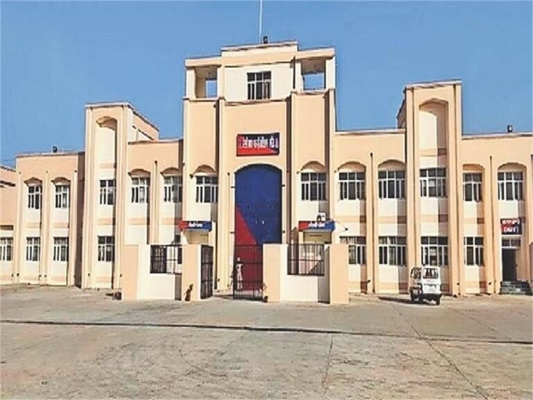 Punjab: एक बार फिर चर्चा में गोइंदवाल साहिब की Central Jail, 3 पर मामला दर्ज एक बार फिर चर्चा में गोइंदवाल साहिब की Central Jail, 3 पर मामला दर्ज
