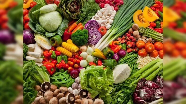 जनता पर महंगाई की दोहरी मार, सब्जियों के बाद अब आसामान छू रहे फलों के दाम