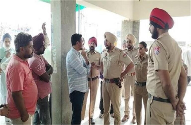 वारदात को अंजाम देने आए लोगों को गांव वालों ने दबोचा