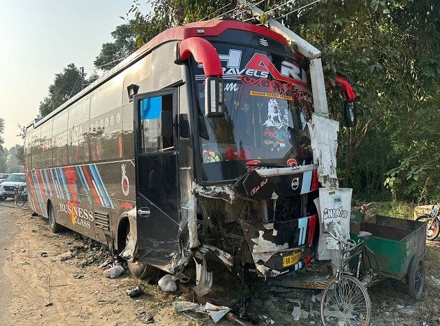 Punjab: कार और Tourist Bus की जबरदस्त टक्कर, मंजर देख दहले लोग कार और Tourist Bus की जबरदस्त टक्कर, मंजर देख दहले लोग