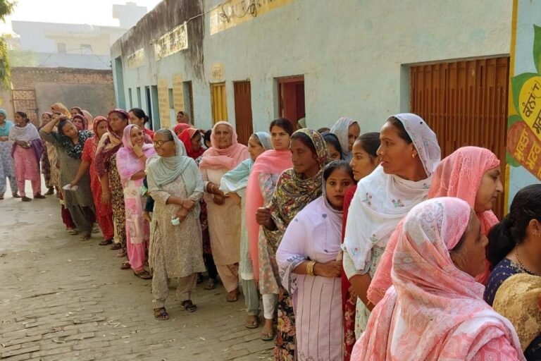 Panchayat Election: पंजाब में पंचायत चुनाव के लिए Voting जारी, 10 बजे तक इतने प्रतिशत हुआ मतदान पंजाब में पंचायत चुनाव के लिए Voting जारी, 10 बजे तक इतने प्रतिशत हुआ मतदान