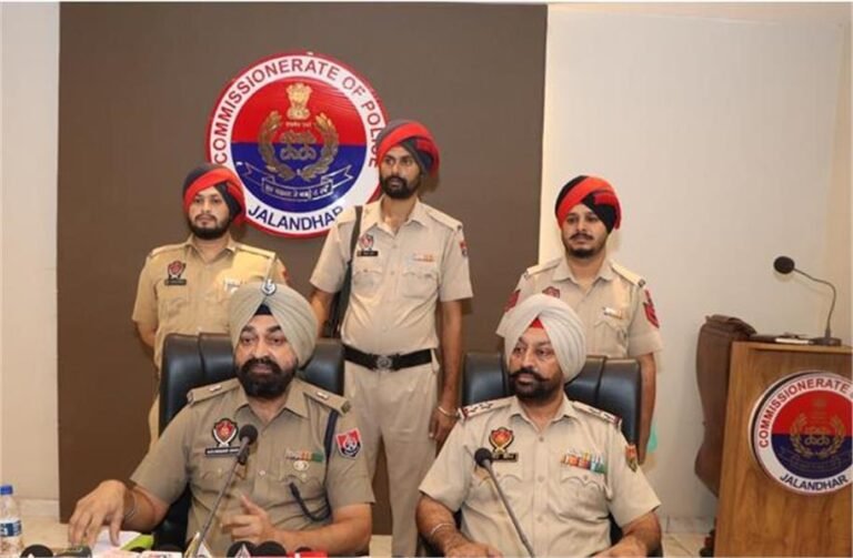 Jalandhar में लूट की वारदात को अंजाम देने वाला चढ़ा पुलिस के हत्थे, देखें क्या हुआ हाल Jalandhar में लूट की वारदात को अंजाम देने वाला चढ़ा पुलिस के हत्थे, देखें क्या हुआ हाल