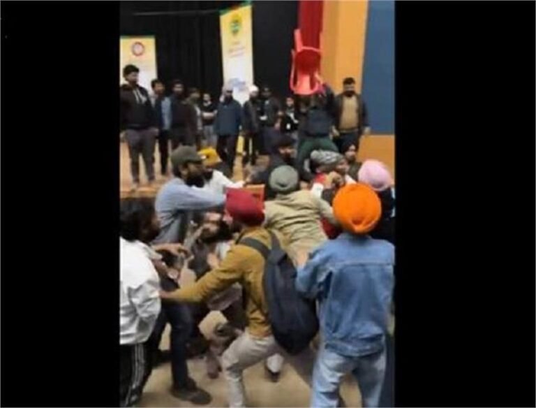 पंजाब की यूनिवर्सिटी में जबरदस्त हंगामा! जमकर चली कुर्सियां