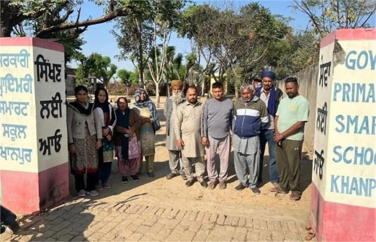 सरकारी स्कूल का मेन गेट ही हो गया गायब, मामला कर देगा दंग