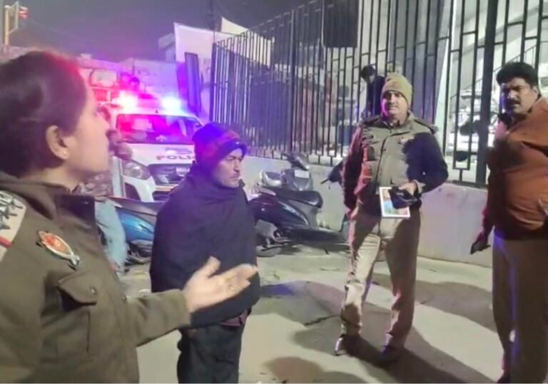 बीएमडब्ल्यू और फायर ब्रिगेड की टक्कर के बाद बवाल: इंस्पेक्टर पर पक्षपात के आरोप, लोगों का जोरदार विरोध